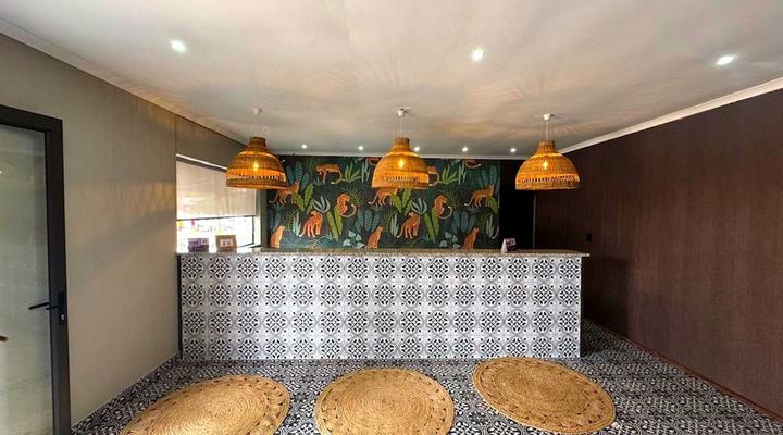 Elephant Springs Hotel & Apartments