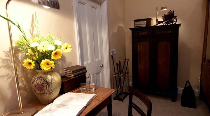 Dutch Manor Antique Hotel