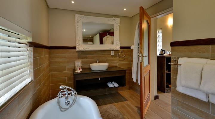 African Hills Safari Lodge & Spa