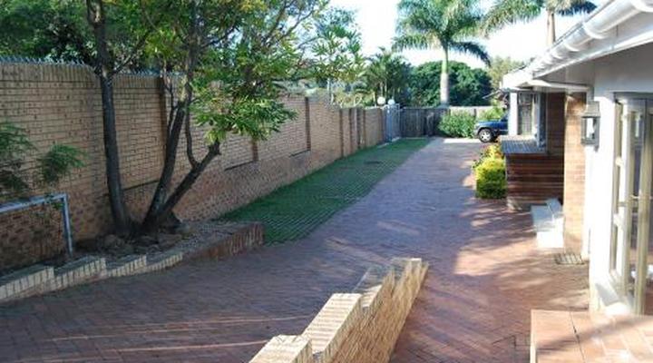 de Charmoy Riverside