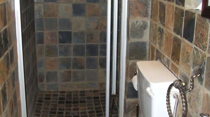 Lukafrica Riverside Chalets & Safaris