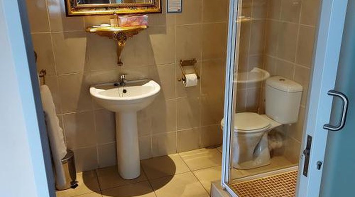 Villa Brocant Guest House and Antiques