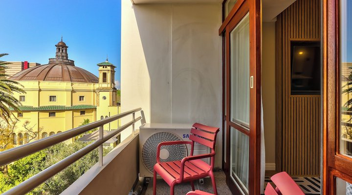 437 St Martini Gardens