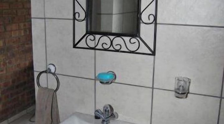 Ex Deo Erdvark Cottage