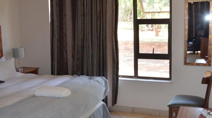 Manor Hills Guest Lodge