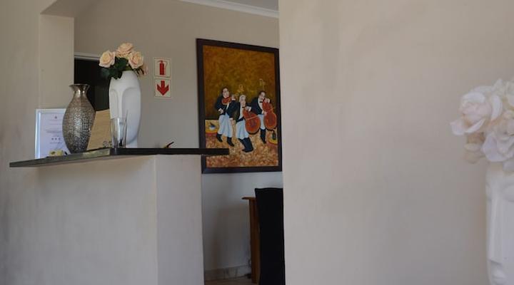 Manor Hills Guest Lodge