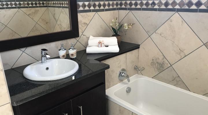 Manor Hills Guest Lodge