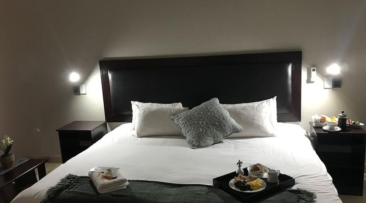 Manor Hills Guest Lodge