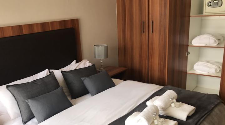 Manor Hills Guest Lodge