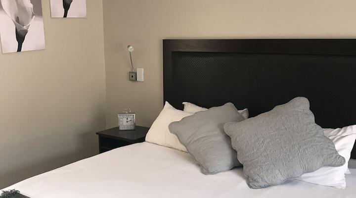 Manor Hills Guest Lodge