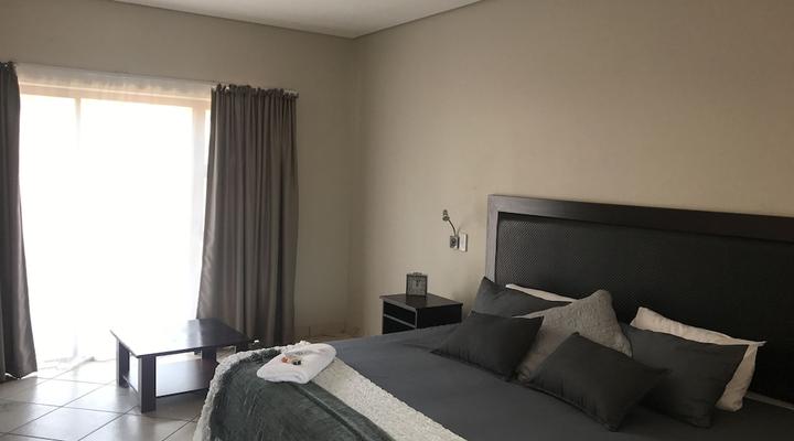 Manor Hills Guest Lodge