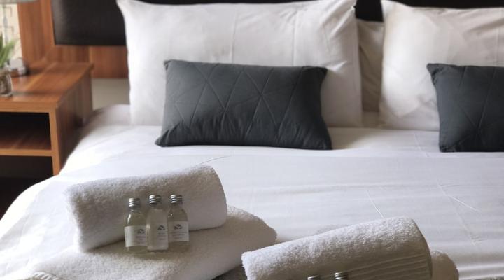 Manor Hills Guest Lodge