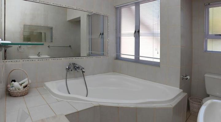 Acacia Crescent Seaview Manor