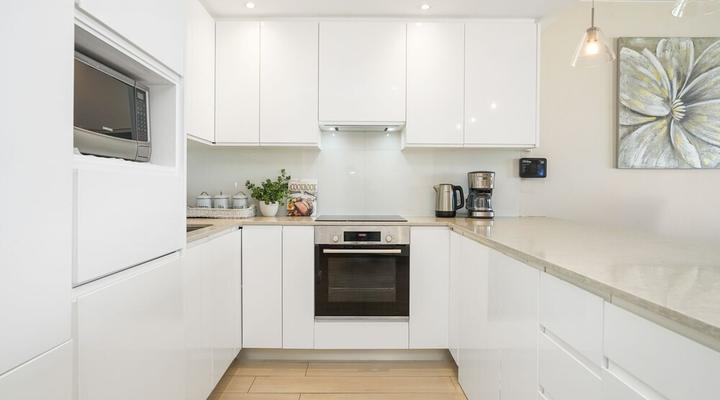 Dolphin Beach H106 by HostAgents