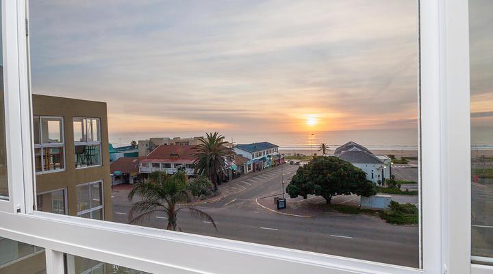 Main Beach Penthouse