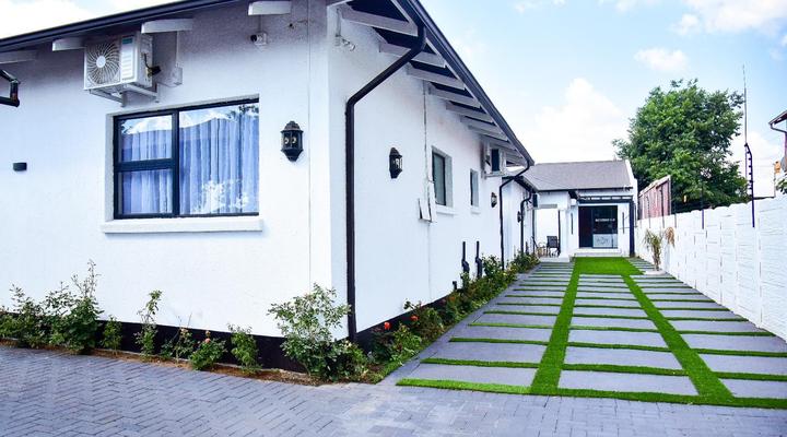 C'est La Vie Guest House