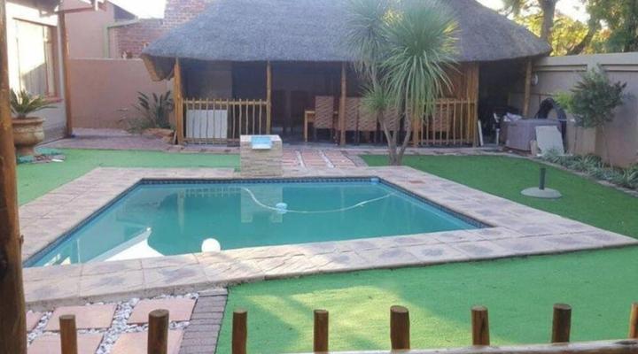 Lauren Palace Guest House