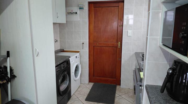 Lillies and Leopards Holiday Home