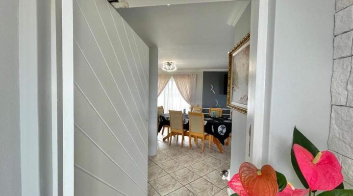 Lillies and Leopards Holiday Home