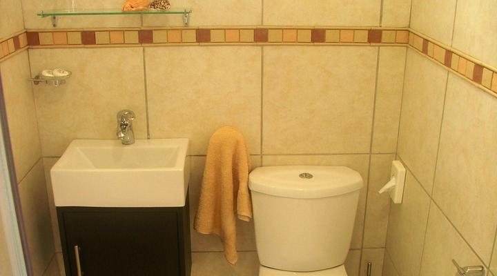 16 Beach Music (Est 2008) 