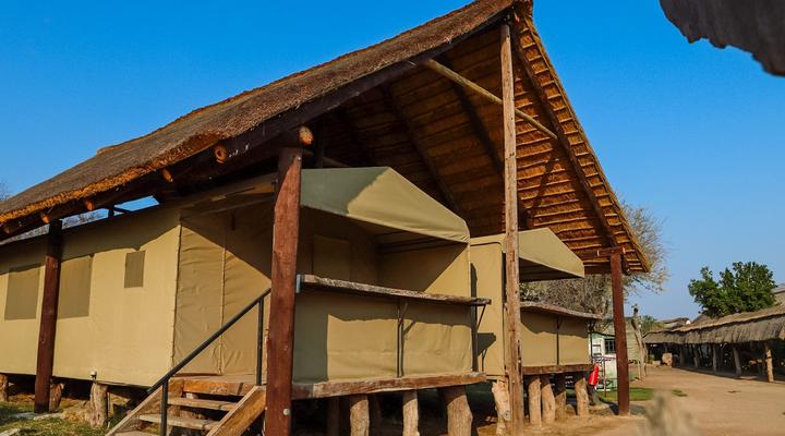 Kambaku II Boat Safaris & Lodge