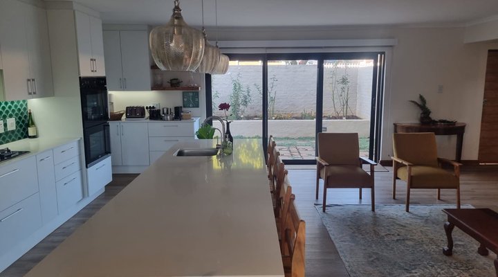 J-Bay Family Home