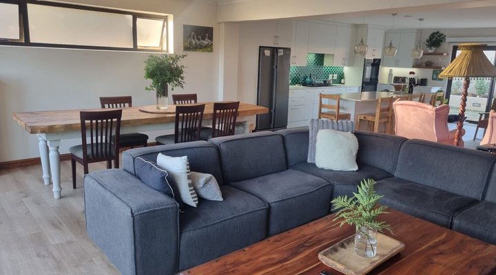 J-Bay Family Home
