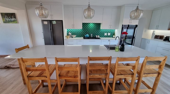 J-Bay Family Home