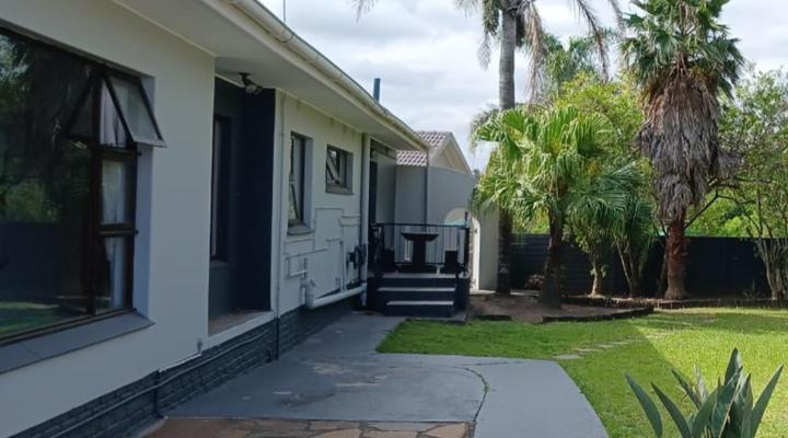 Silver Sevens Guest House - 13 Medefindt Cres