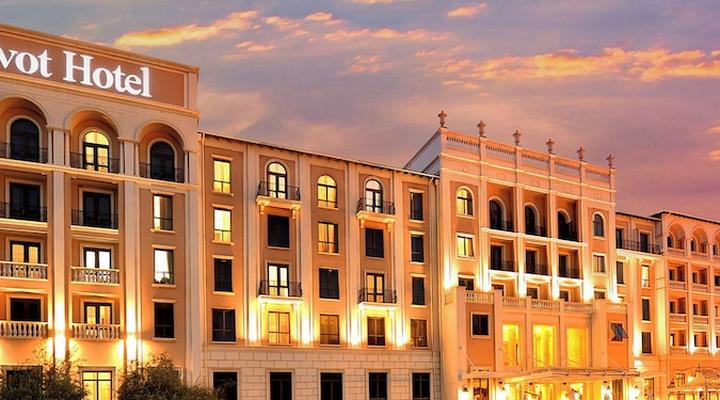 Pivot Hotel