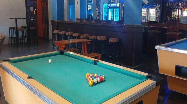 Bostons Lodge & Restaurant