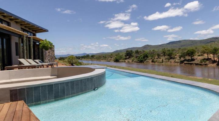 Izakithi River Villa