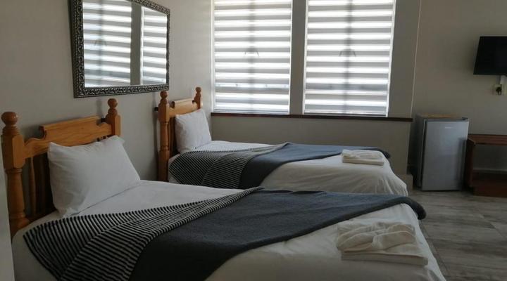 Acorn Lodge & Skydeck Sunset Café