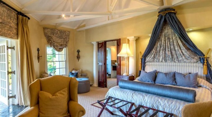 Blue Mountain Luxury Lodge