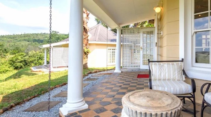 Blue Mountain Luxury Lodge