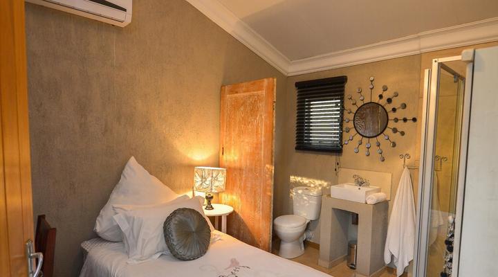 La Rochelle Guesthouse