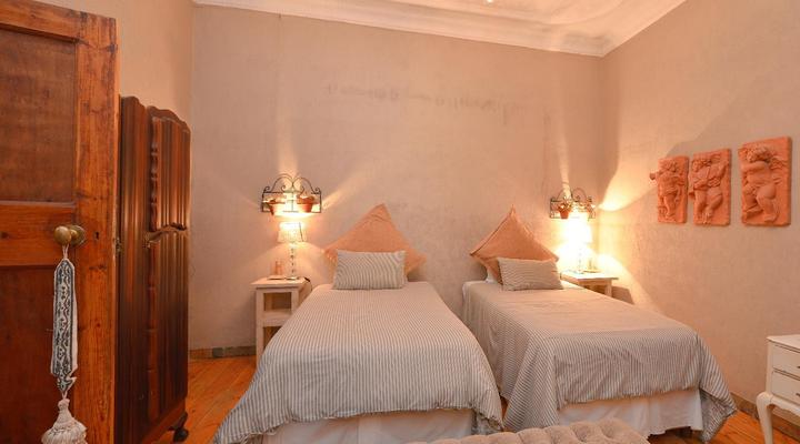 La Rochelle Guesthouse