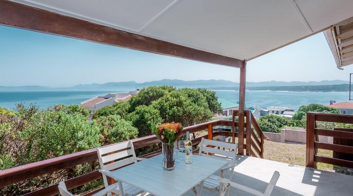 Whale Huys Oceanfront Eco Villa