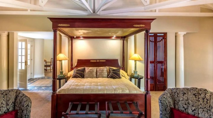 Blue Mountain Luxury Lodge