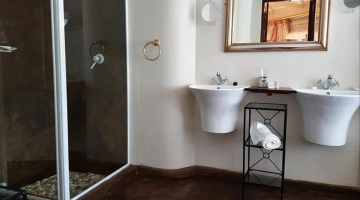 Blue Mountain Luxury Lodge