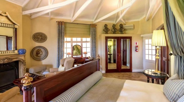 Blue Mountain Luxury Lodge