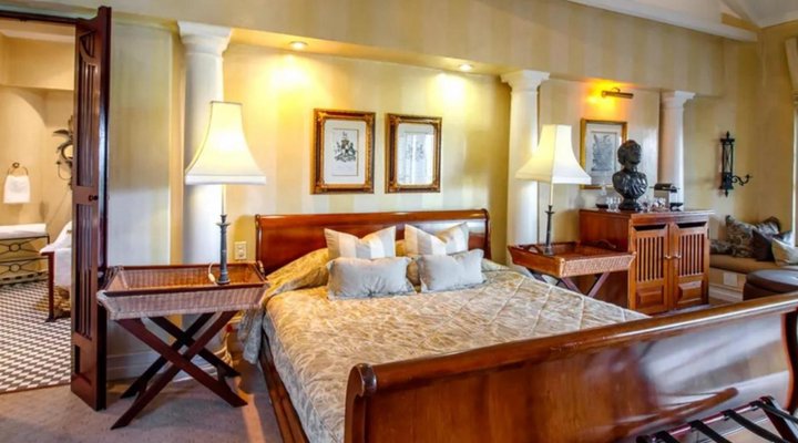 Blue Mountain Luxury Lodge