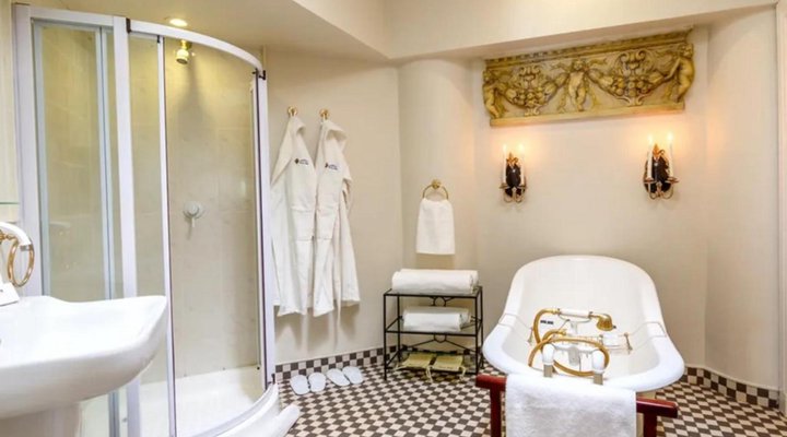 Blue Mountain Luxury Lodge