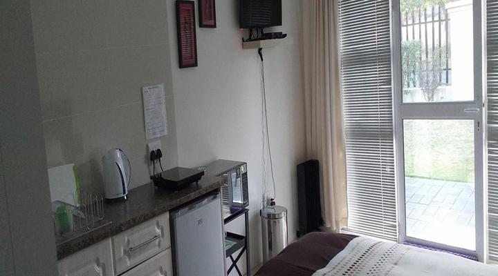 Kwa-Dlamathe Guesthouse