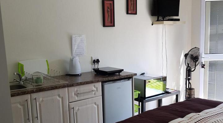 Kwa-Dlamathe Guesthouse