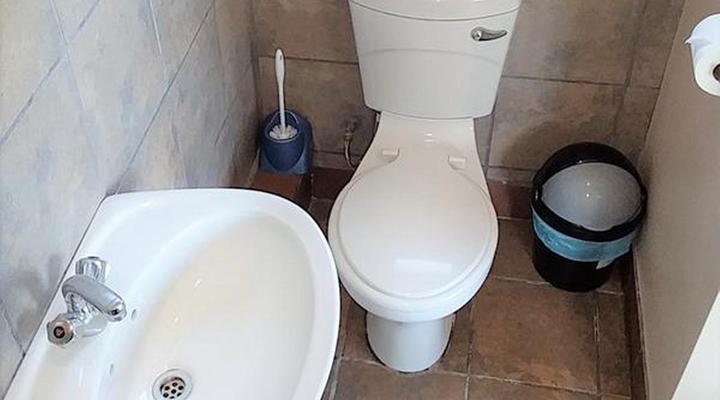 Tweni Waterfront Guest Lodge