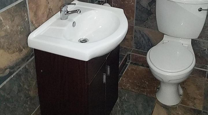 Tweni Waterfront Guest Lodge