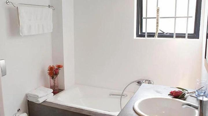 Upperbloem Guesthouse and Apartments in Bo-kaap