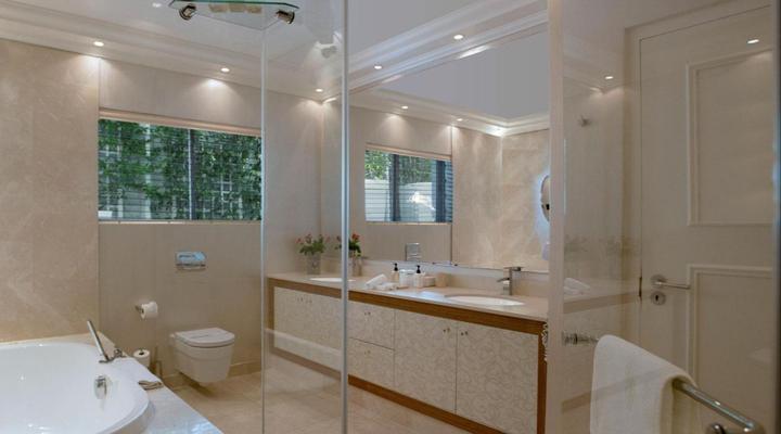 The Clarendon Bantry Bay