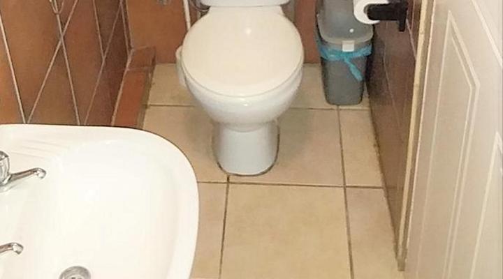 Tweni Waterfront Guest Lodge